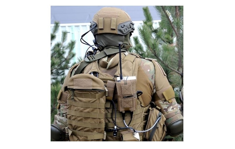 To jeden z najważniejszych elementów Tytana. Dzięki temu systemowi żołnierz będzie mógł przetwarzać i przesyłać zebrane dane do dowódcy. Żołnierz będzie w kontakcie z dowódcą cały czas, np. będzie otrzymywać informacje o tym, gdzie znajdują się żołnierze z oddziału.