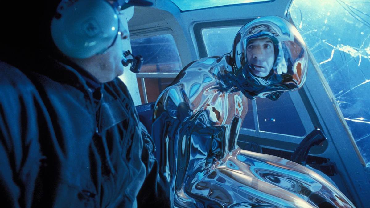 T-1000 z filmu Terminator 2 (1991 r.) - pierwsza poruszająca się realistycznie postać ludzka stworzona za pomocą komputera. Przy okazji pokaz możliwości symulowania cieczy i odbić światła