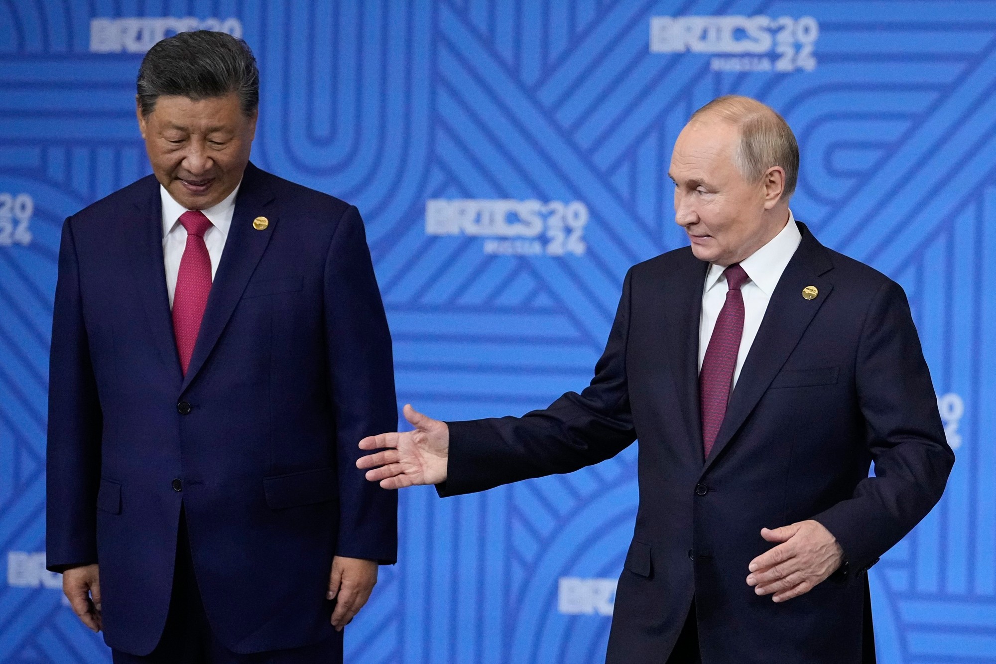 Čínsky prezident Si Ťin-pching (vľavo) a ruský prezident Vladimir Putin.