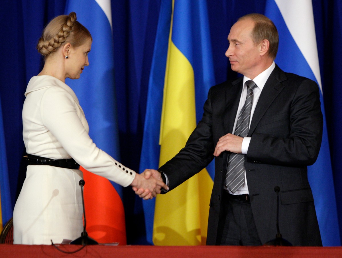 Skazanie Julii Tymoszenko może się odbić czkawką na władzach w Kijowie. Polityczne rozgrywki na Ukrainie zdecydowanie osłabiają pozycję tego kraju w pertraktacjach z Rosją w sprawie dostaw gazu. Na zdj.Julia Tymoszenko i Władimir Putin