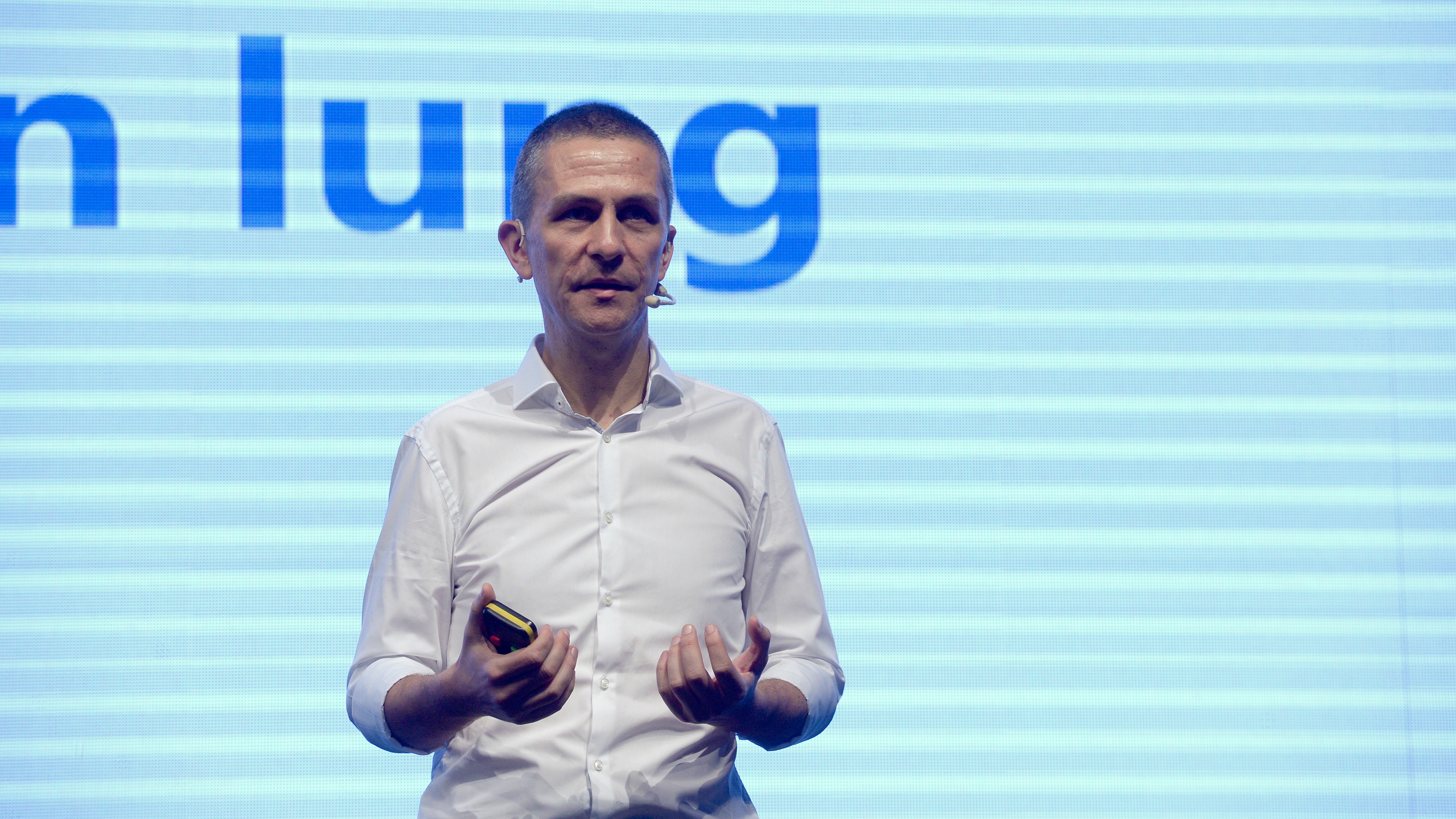 Iulian Stanciu, fostul șef eMAG, a cumpărat benzinăriile Gazprom din România, alături de un alt om de afaceri