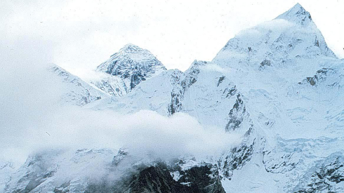 15-letni Jordan Romero z USA został najmłodszym w historii zdobywcą najwyższych szczytów górskich wszystkich kontynentów - podaje bbc.co.uk.