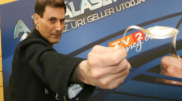 Uri Geller a kanálhajlítás nagymestere /-RAS