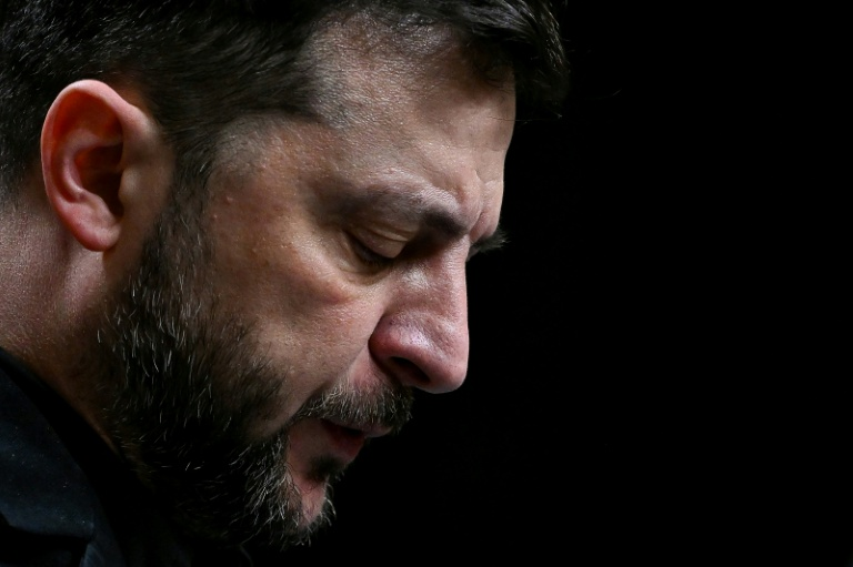 Zelensky rejette le plan de Trump jugé favorable au Kremlin