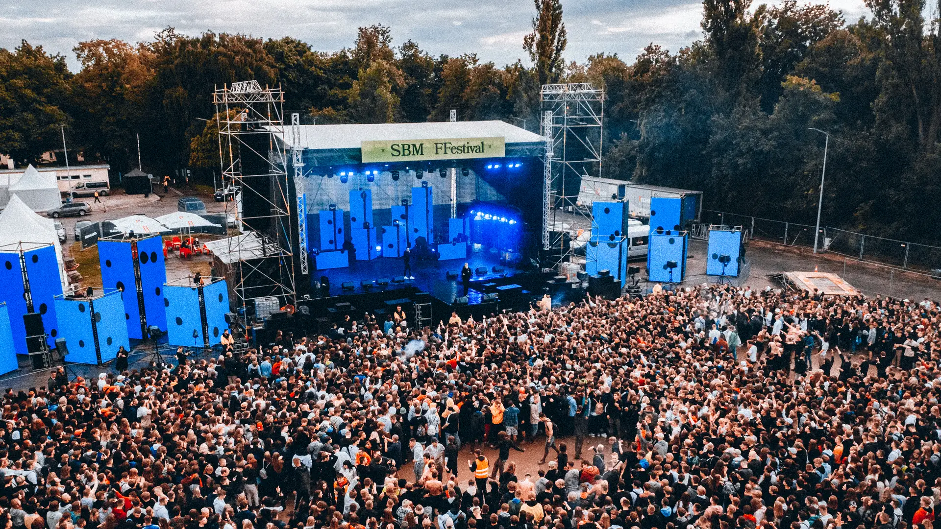 10 zasad bezpieczeństwa na festiwalach. "Ostre pogo dzieli ludzi"