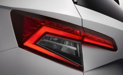 Skoda KAROQ na pierwszych zdjęciach bez maskowania. Taki będzie nowy SUV czeskiej marki