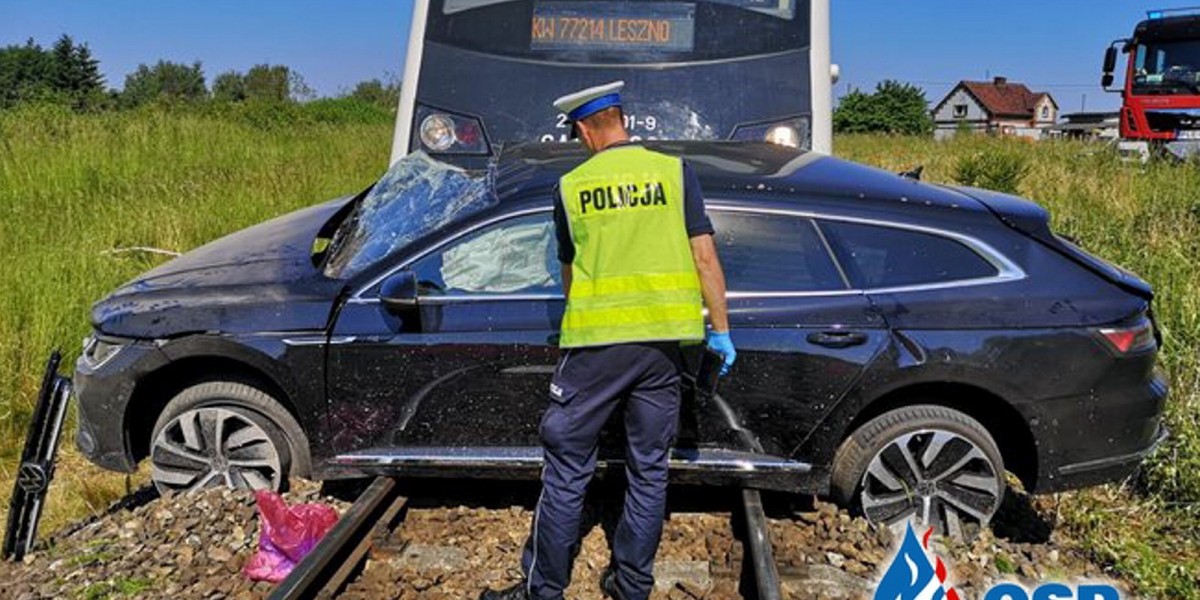 Tragiczny wypadek na przejeździe kolejowym.