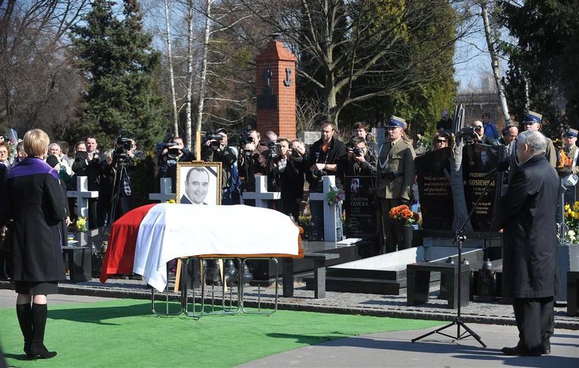 Drugi pogrzeb Gosiewskiego. Kaczyński pocieszał wdowę