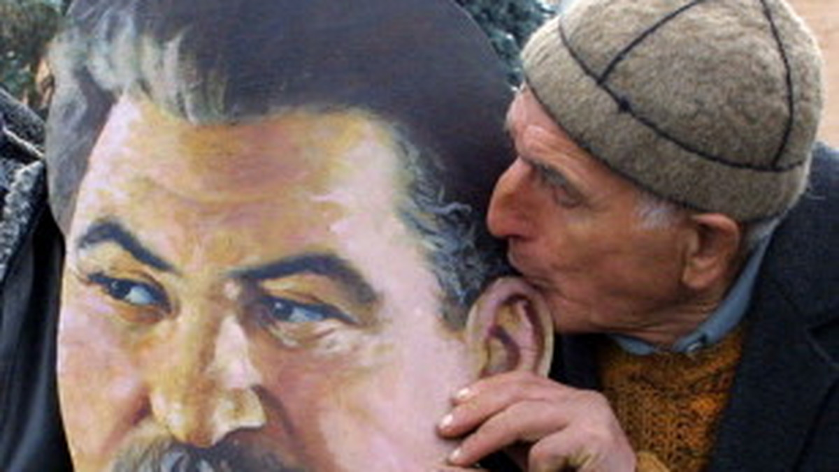 Sąd Rejonowy w Moskwie oddalił pozew Jewgienija Dżugaszwilego, wnuka Józefa Stalina, przeciwko Federalnej Służbie Archiwalnej (Rosarchiw) za opublikowanie na jej stronie internetowej dokumentów dotyczących zbrodni katyńskiej.