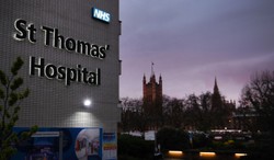 Wielka Brytania: Liczba zgonów wskutek koronawirusa przekroczyła 10 tysięcy