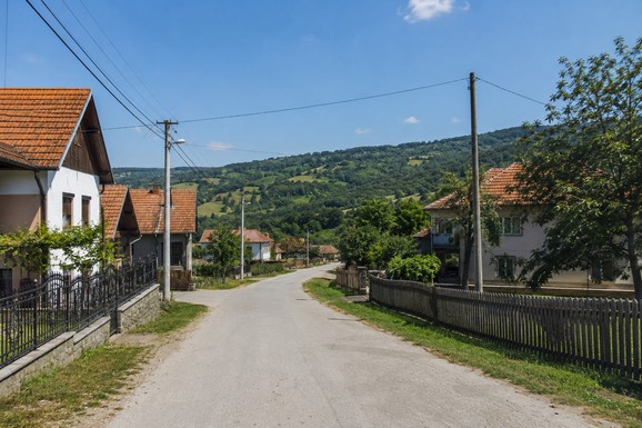 Priznanje Srbina uzdrmalo mreže! Odrastao na selu pa otkrio BRUTALNU istinu o seoskom životu: "Koja budala je izmislila da je ovde bolje?"