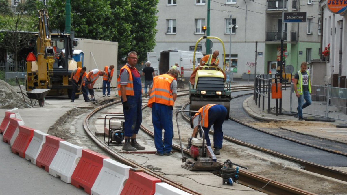 Miasto przedstawiło wstępny harmonogram działań w sprawie tramwaju na Naramowice. Nie mamy dobrych wieści dla mieszkańców tej części Poznania. Budowa trasy nie ruszy zgodnie z wcześniejszymi zapowiedziami w 2018 r. Na ten rok założono bowiem "rozpoczęcie procedur przetargowych". Co to oznacza?