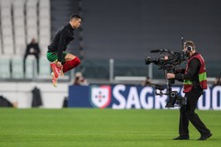 Polskie dziecko przebyło 1300 km, by dostać autograf Cristiano Ronaldo. Niestety na marne [FOTO]
