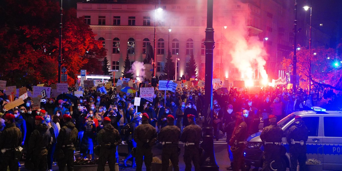 Demonstracje przybierają na sile