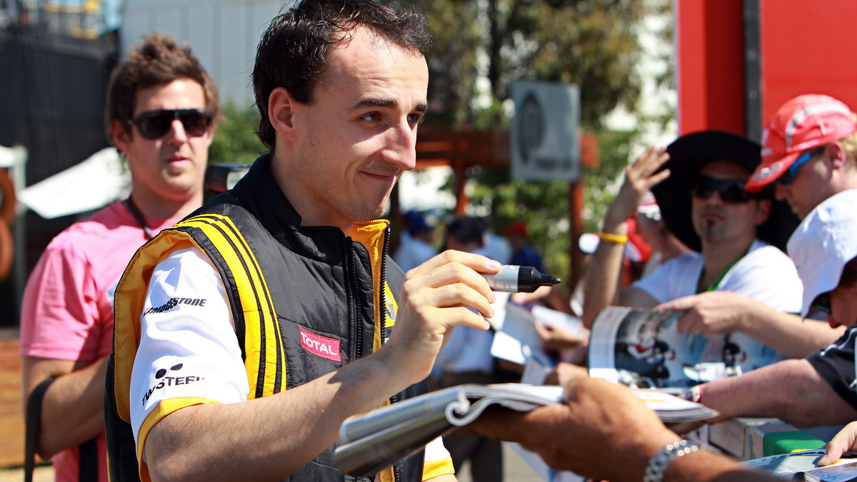 - Mamy dla Roberta specjalny prezent, to samochód Renault Megane GT z serii limitowanej Robert Kubica - powiedział przedstawiciel Renault Polska podczas N-Gine Renault F1 Team Show.