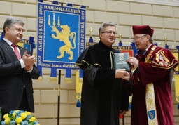 Bronisław Komorowski doktorem honoris causa we Lwowie