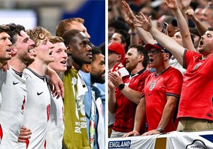 Reprezentativci Engleske okrenuti ka navijačima iza gola zajedno pevaju hit grupe Oejzis posle pobeda u Dalasu, Nju Džerziju, Atlanti, Meksiko Sitiju i Majamiju | Foto: Getty Images