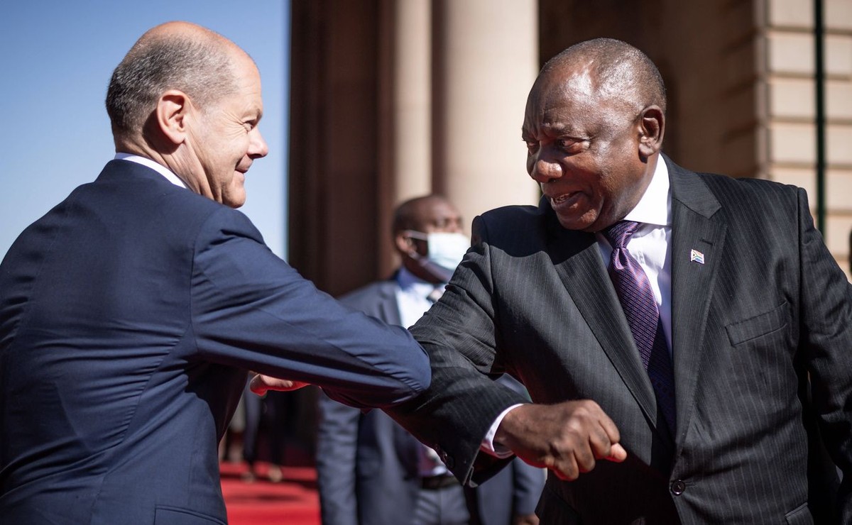 Kanclerz Niemiec Olaf Scholz i prezydent RPA Matamela Cyril Ramaphosa