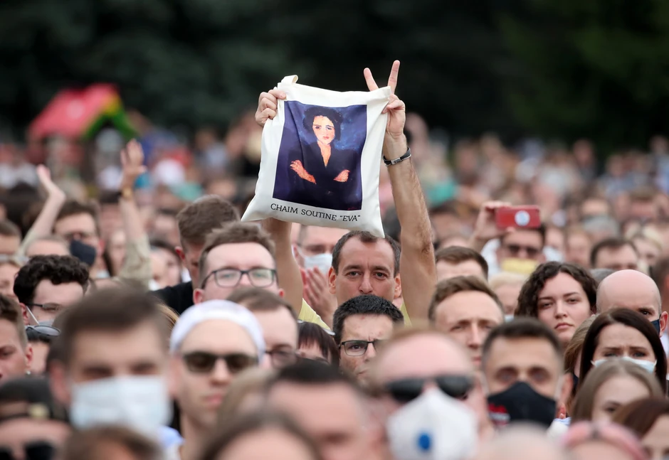 Pristalice Svetlane Tihanovske u Minsku