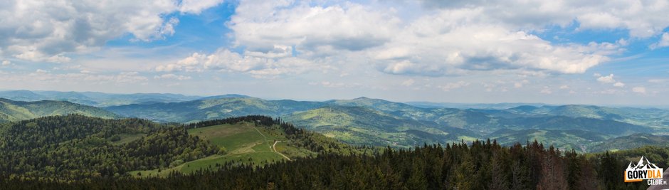 Panorama Beskidu Wyspowego z wieży widokowej na szczycie Gorca (1228 m) 