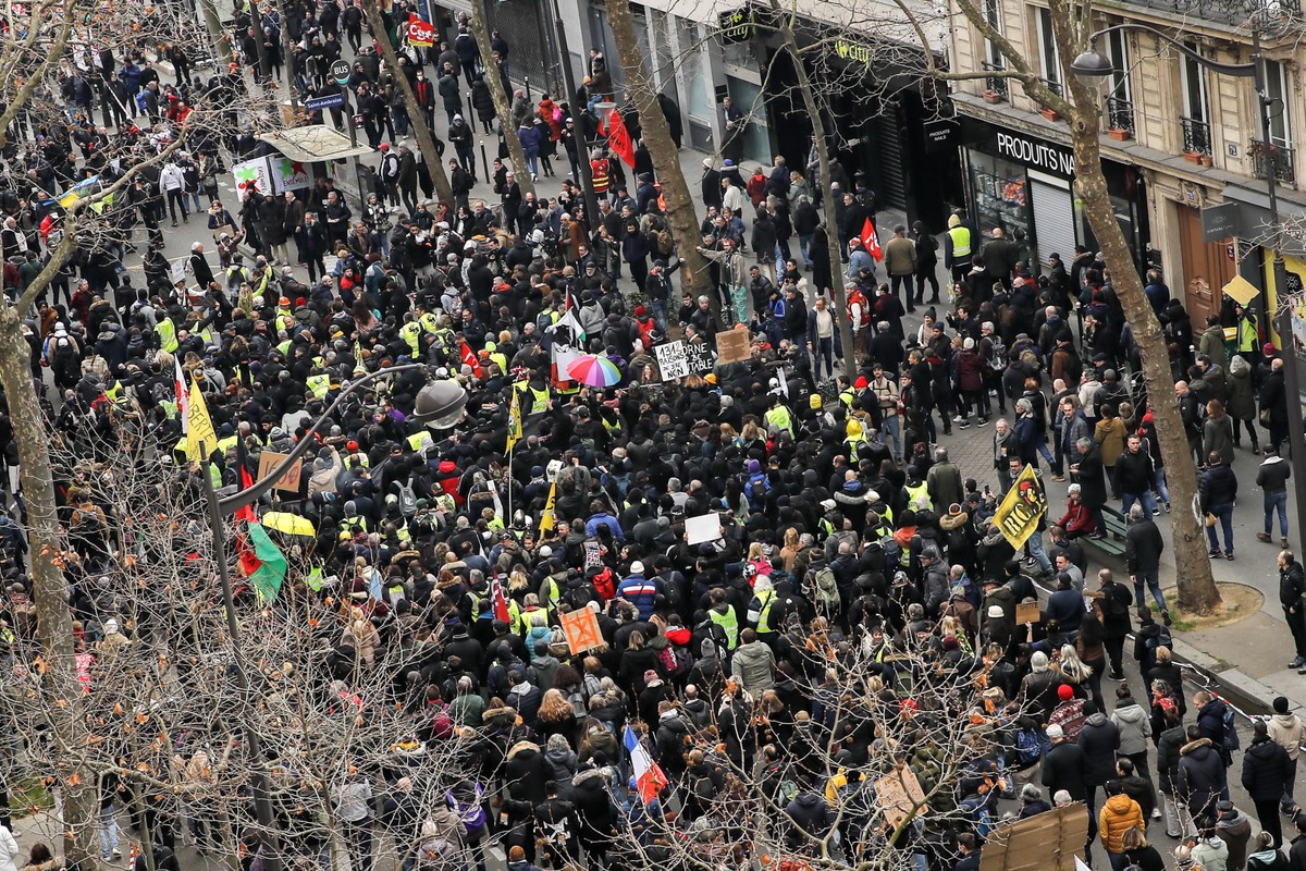 Tysiące protestujących wzięło udział w demonstracji przeciwko rządowej reformie systemu emerytalnego w Paryżu