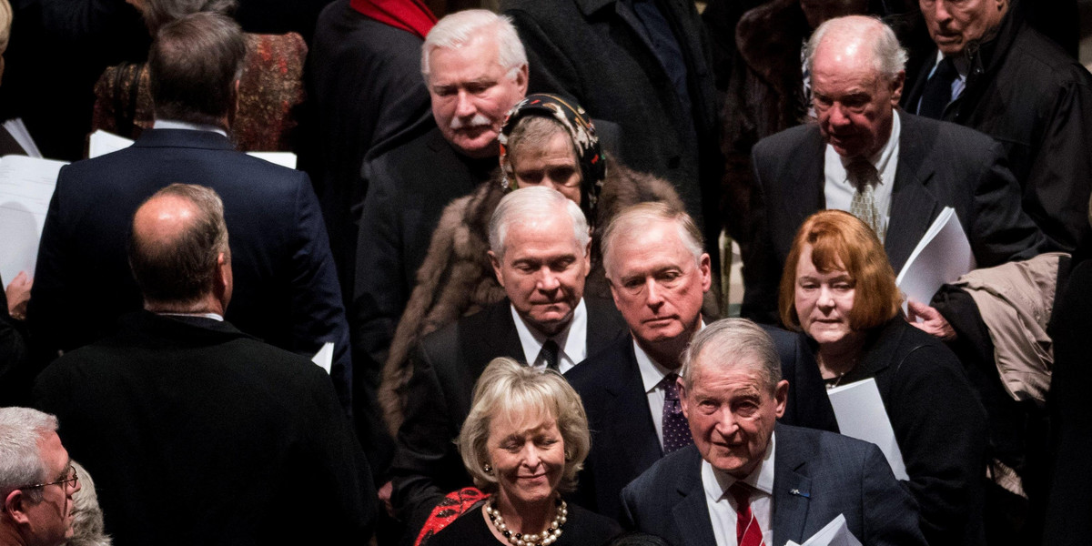 Nagrali Wałęsę na pogrzebie Busha. Smutny obraz...