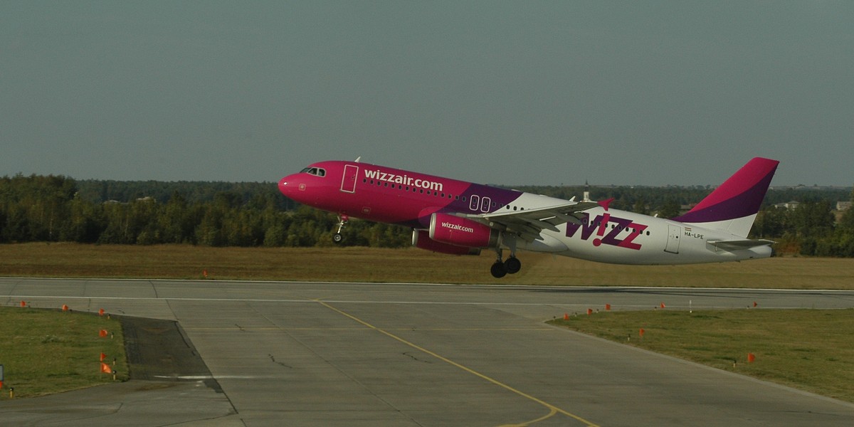 Awaryjne lądowanie samolotu Wizz Air w Pyrzowicach. Na pokładzie 150 osób.