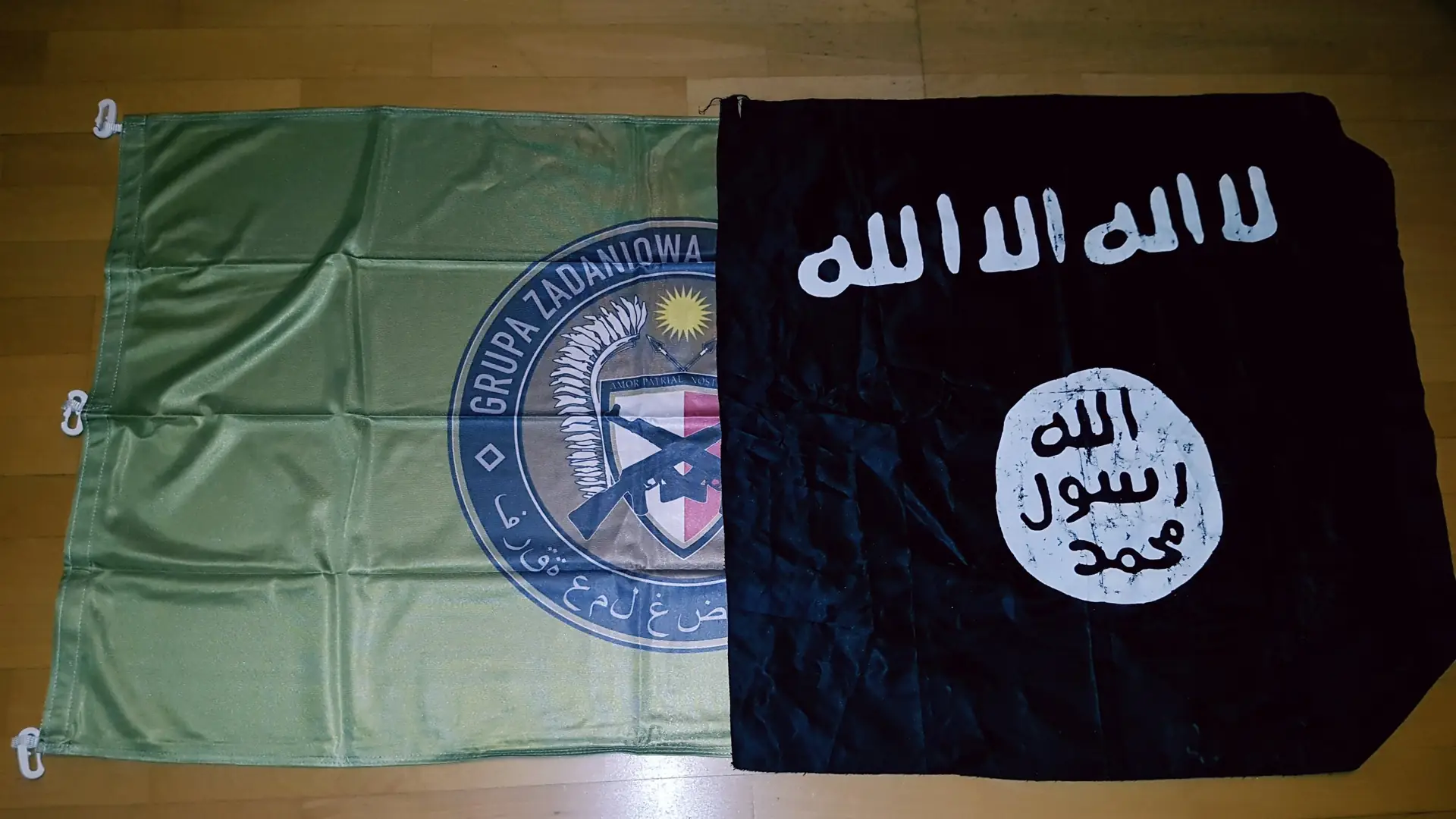 Flaga ISIS rzekomo zdobyta przez Polaków zdjęta z licytacji na Szlachetną Paczkę. SP: To niewybredny żart