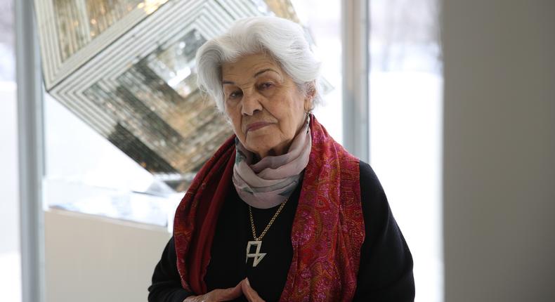 Monir Farmanfarmaian, 96, dies; artist melded Islam and the abstract