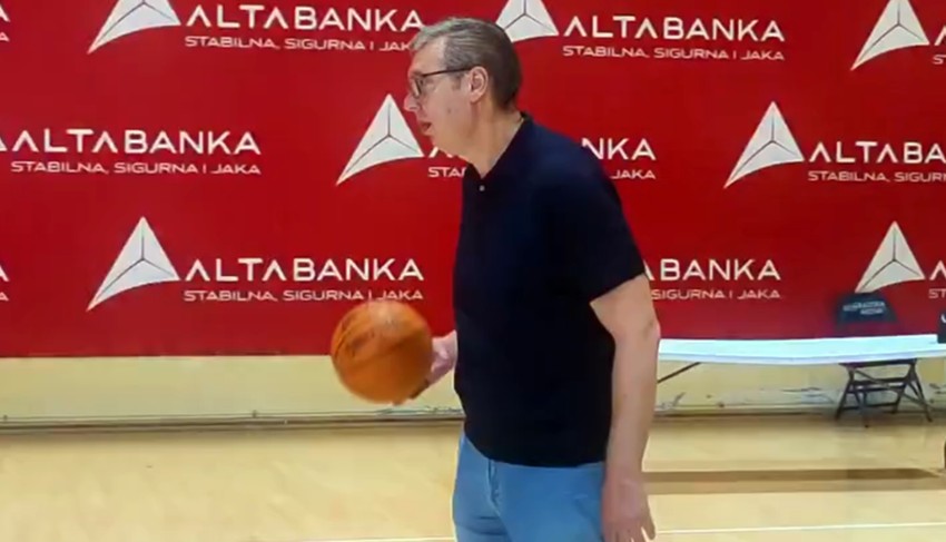 Vučić igra basket s Mutom Nikolićem