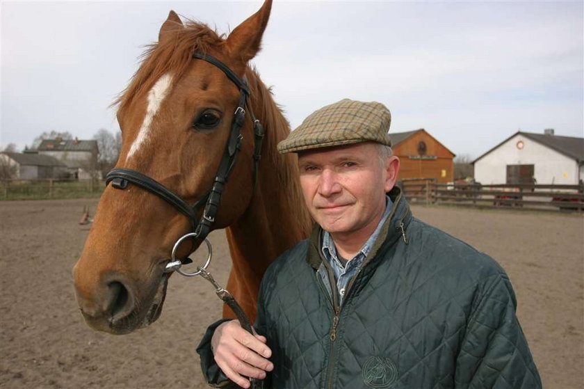 Popularny aktor z serialu "Złotopolscy" Marek Siudym pasjonuje się końmi. Artysta często gości również na wyścigach