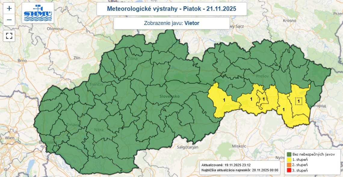 Výstrahu prvého stupňa pred silným vetrom meteorológovia na piatok 21. novembra vydali pre päť okresov.