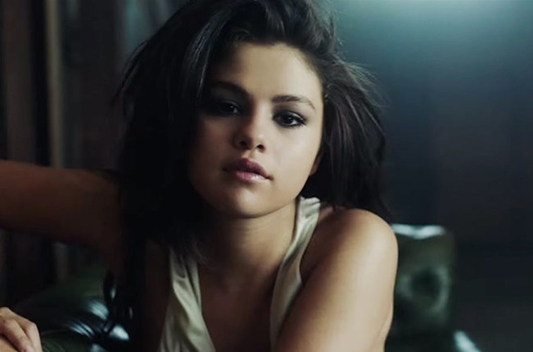 Seksowna Selena Gomez w klipie do 'Good For You'