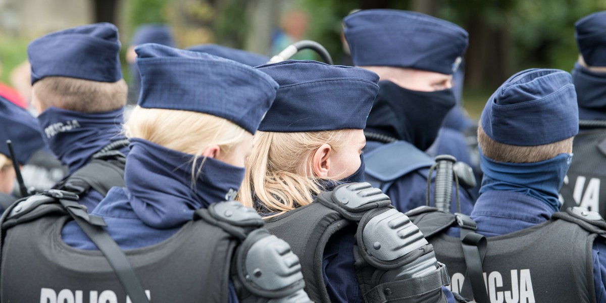 Policjanci wywalczyli podwyżki pensji od stycznia.