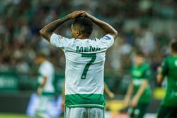 Bieda w klubie, któremu kibicuje Donald Tusk. Piłkarze od dwóch miesięcy grają za darmo