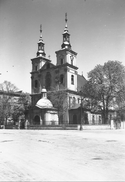 Kościół św. Floriana w 1935 roku. Źródło: Narodowe Archiwum Cyfrowe.