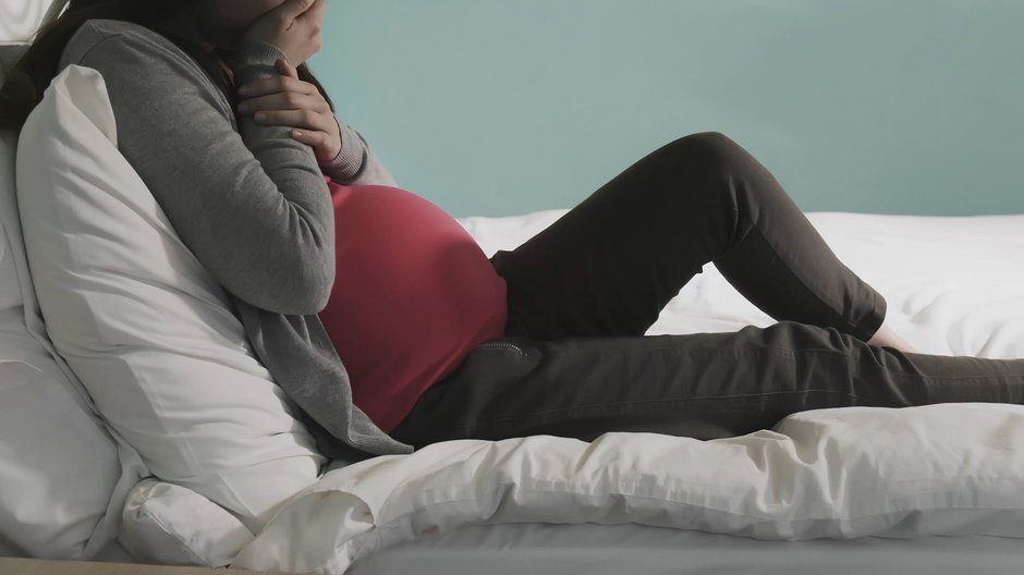 Matki często zmuszane są do ukrywania ciąży - zdj. ilustracyjne