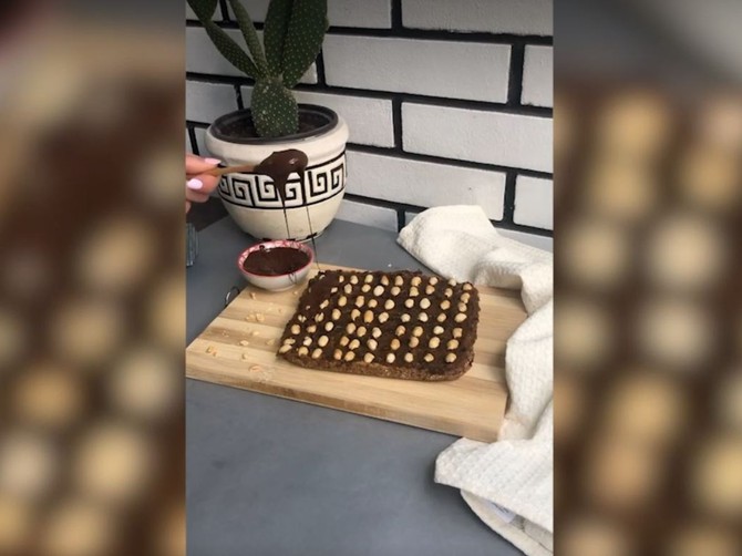 Veganski snikers kolač