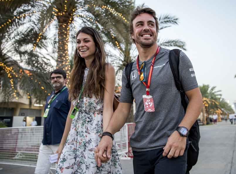 Fernando Alonso zabrał do Bahrajnu swoją piękną dziewczynę [FOTO]