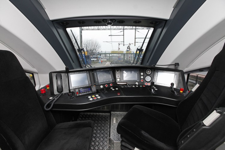 Wyprodukowany przez PESA - Bydgoszcz pociąg typu Dart<br><br>(cat) PAP/Artur Reszko