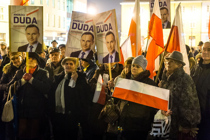 Jak zapowiadali organizatorzy wydarzenia - w związku z nasilającymi się atakami polityków, mediów, pseudo autorytetów na Prezydenta Najjaśniejszej Rzeczypospolitej Andrzeja Dudę, środowiska patriotyczne zorganizowały manifestacje poparcia, by pokazać wszystkim, że za Andrzejem Dudą stoi naród.