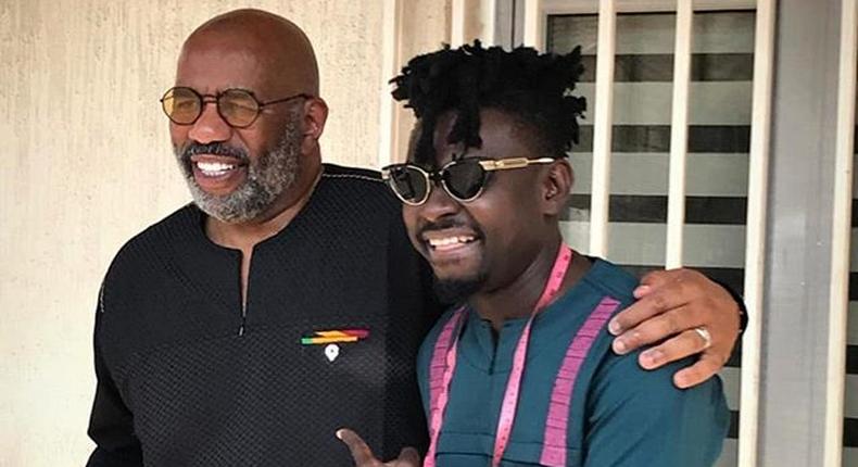 Steve Harvey hangs out with Ghanaian designer, Kwaku Bediako