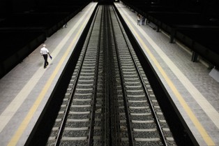 Programy oszczędnościowe: wyższe bezrobocie ceną za poprawę rachunku obrotów bieżących