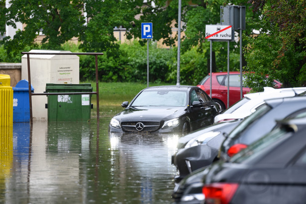 IMGW ostrzega przed kolejnymi burzami. PROGNOZA POGODY