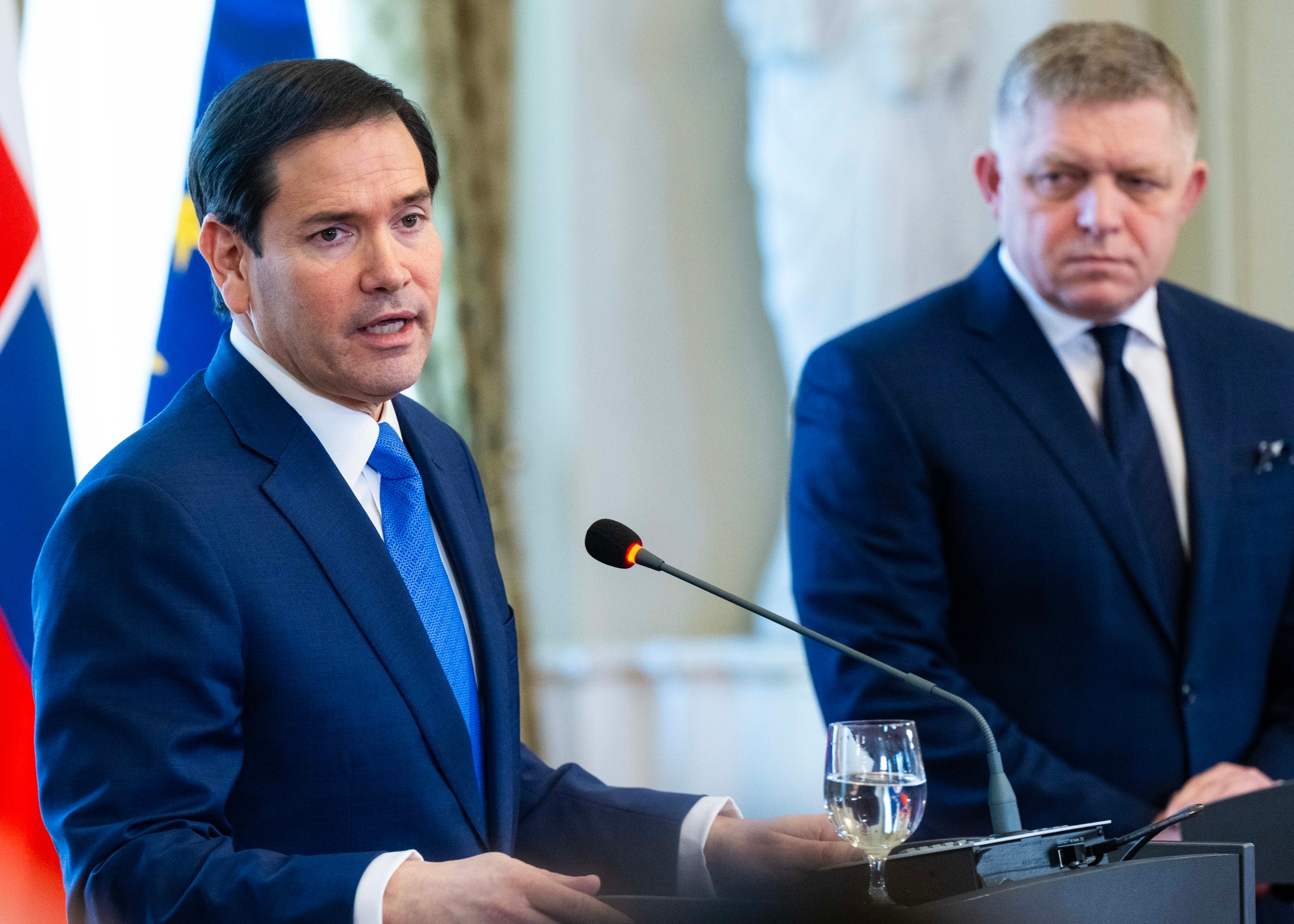 Šéf americkej diplomacie Marco Rubio s premiérom Robertom Ficom.