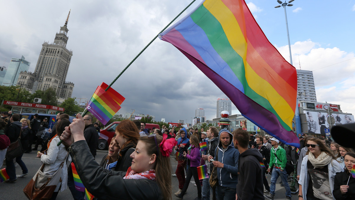 Po raz 11. ulicami Warszawy przeszła Parada Równości - coroczna manifestacja lesbijek, gejów, biseksualistów i osób transseksualnych oraz sprzeciwiających się homofobii i dyskryminacji. Marsz odbył się pod hasłem "Po prostu równość". Według organizatorów w marszu wzięło udział ok. 4 - 5 tys. osób. Nie doszło do poważniejszych incydentów; na trasie parady były jednak trzy kontrmanifestacje.