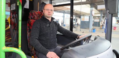 Zobaczył dziecko na środku ulicy i nie wahał się ani chwili. To, co kierowca autobusu zrobił, porusza serce