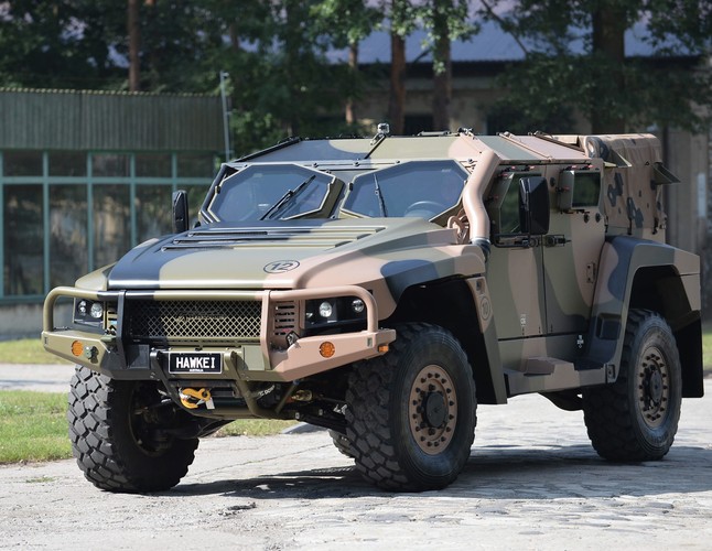 Jeżeli interesujesz się uzbrojeniem to musisz także zobaczyć <a href='http://forsal.pl/galerie/818096,zdjecie,1,hawkei-lekki-wielozadaniowy-pojazd-opancerzony-zdjecia.html'> lekki wielozadaniowy pojazd opancerzony nowej generacji 'Hawkei'</a>, który był niedawno prezentowany w podwarszawskim Sulejówku przez australijski koncern Thales Australia . <br><br> for. (obm/mr) PAP/Marcin Obara