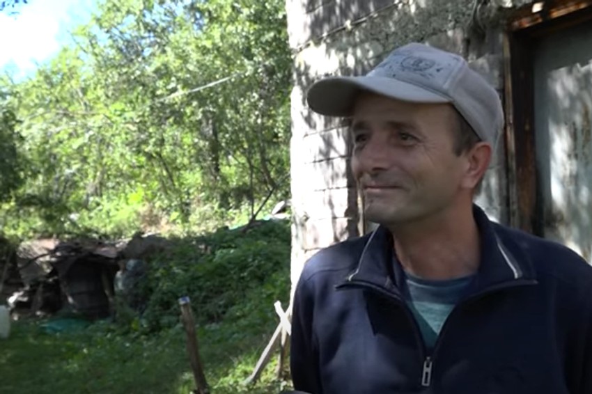 Ljubiša je jedini čovek u selu