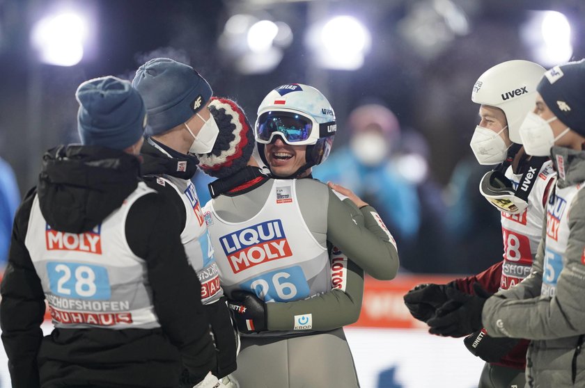 Małysz  jest ikoną polskich skoków narciarskich, ale prawda jest taka, że większość jego rekordów poprawił już Kamil Stoch (34 l.).